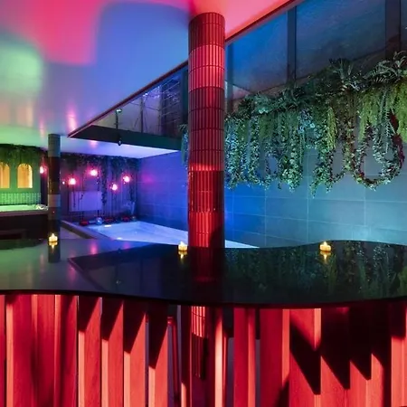Queen With Balcony And Private Access 21h30-23h30 Проживание в семье